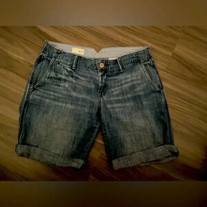 Gap 1969 Women’s denim Bermuda shorts size 26/2